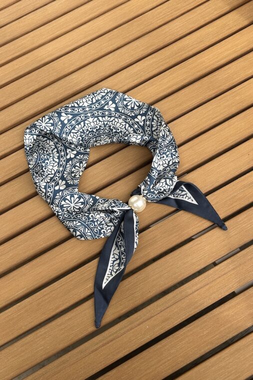 Pearl Fasten Bow Scarf | Heritage