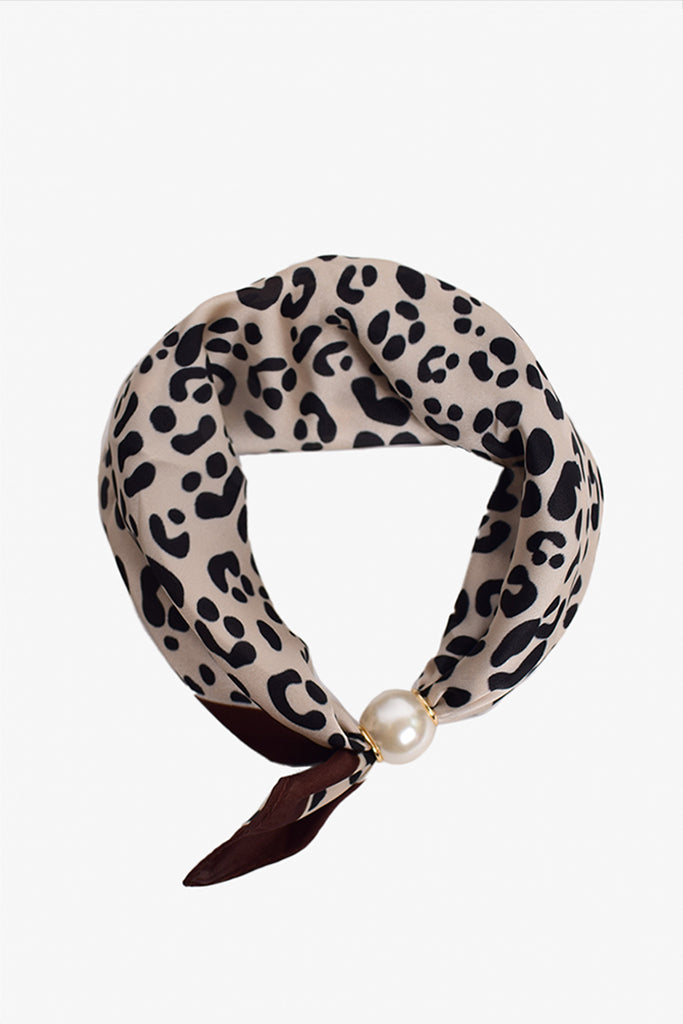 Pearl Fasten Bow Scarf | Mono Leopard