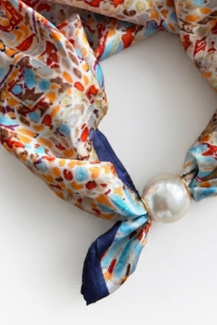 Pearl Fasten Bow Scarf | Silk Road