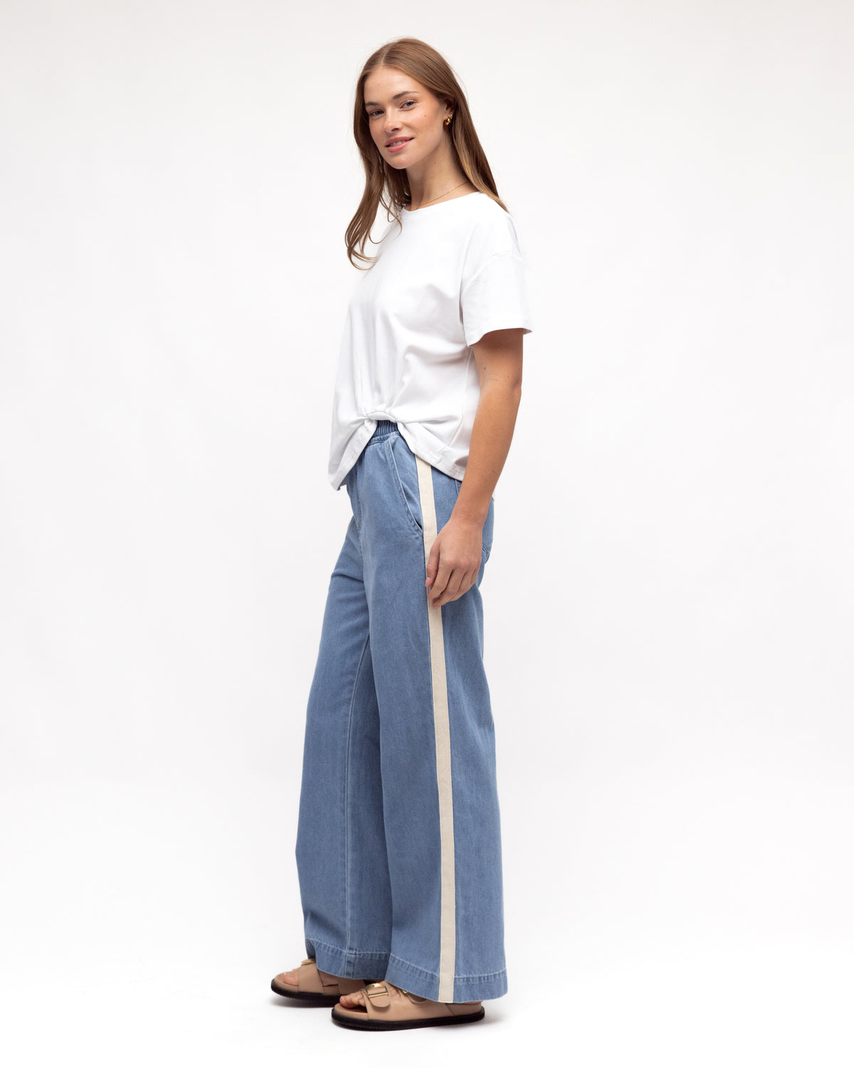 Wide Leg Jeans with Stripe - Light Wash