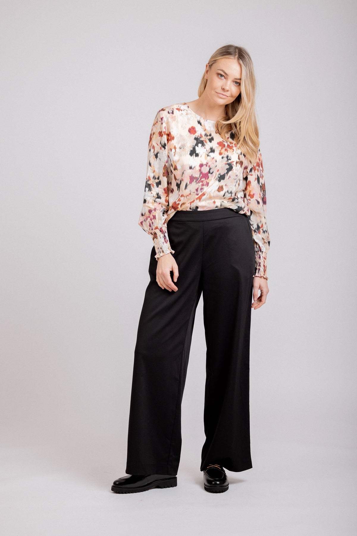 Finley Top - Abstract