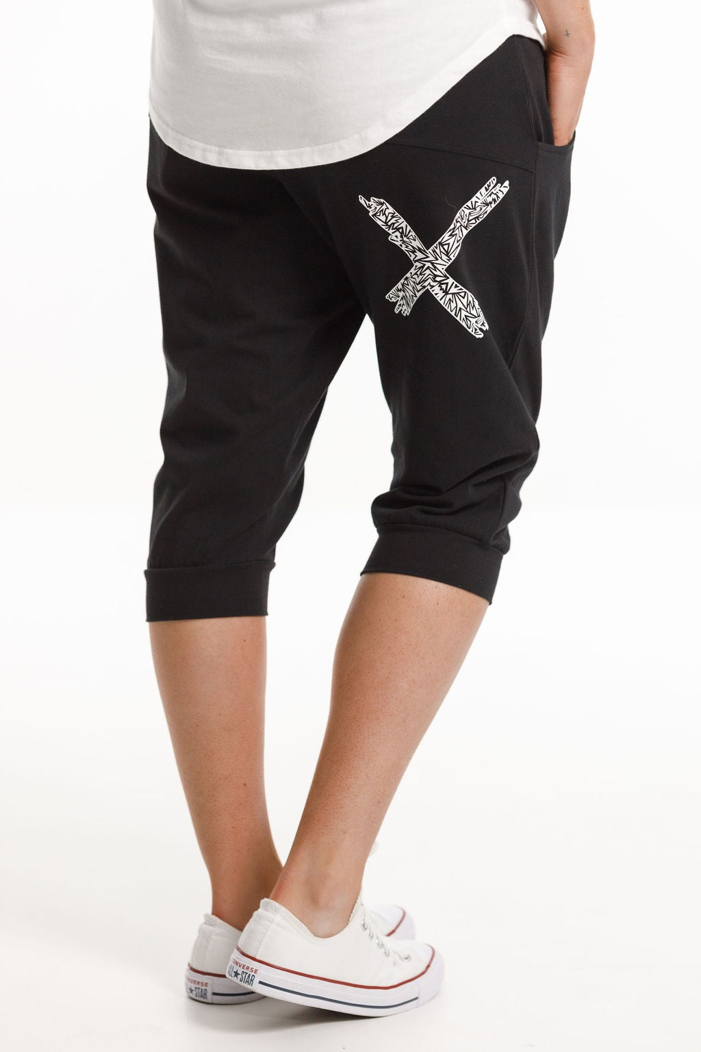 3/4 Apartment Pants -Black with Paper Plane X Print