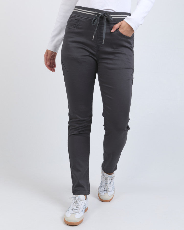 Sylvia Jogger