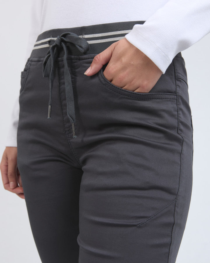 Sylvia Jogger