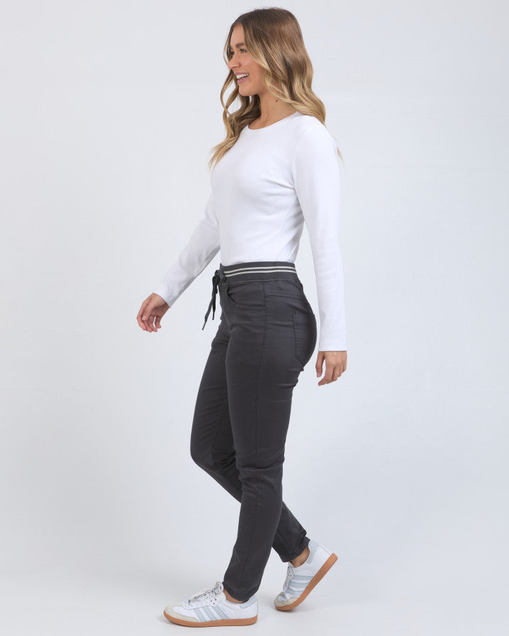 Sylvia Jogger